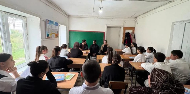 Миннац Дагестана: в 17 школах Дербентского района прошли образовательные встречи со школьниками