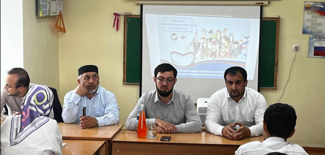 Миннац Дагестана: в 17 школах Дербентского района прошли образовательные встречи со школьниками