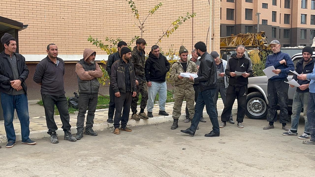 В Кизляре 30 гражданам из Азербайджанской Республики объяснили правила пребывания в России