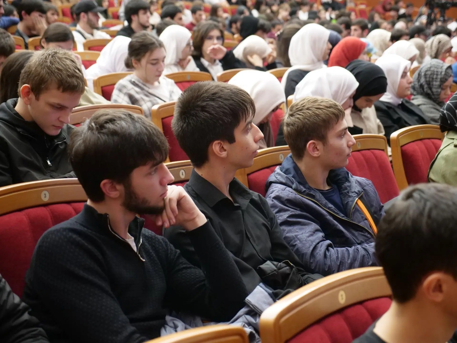 «Религия и мир». В Махачкале ведущие спикеры обсудили профилактику терроризма в молодежной среде