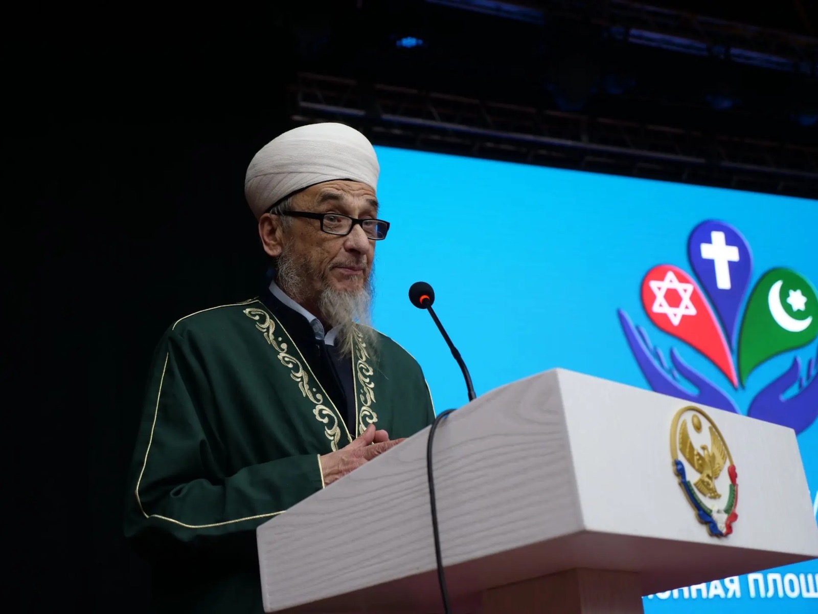 «Религия и мир». В Махачкале ведущие спикеры обсудили профилактику терроризма в молодежной среде