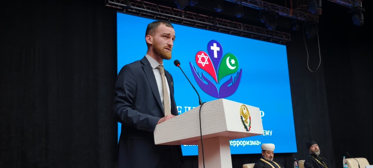 «Религия и мир». В Махачкале ведущие спикеры обсудили профилактику терроризма в молодежной среде