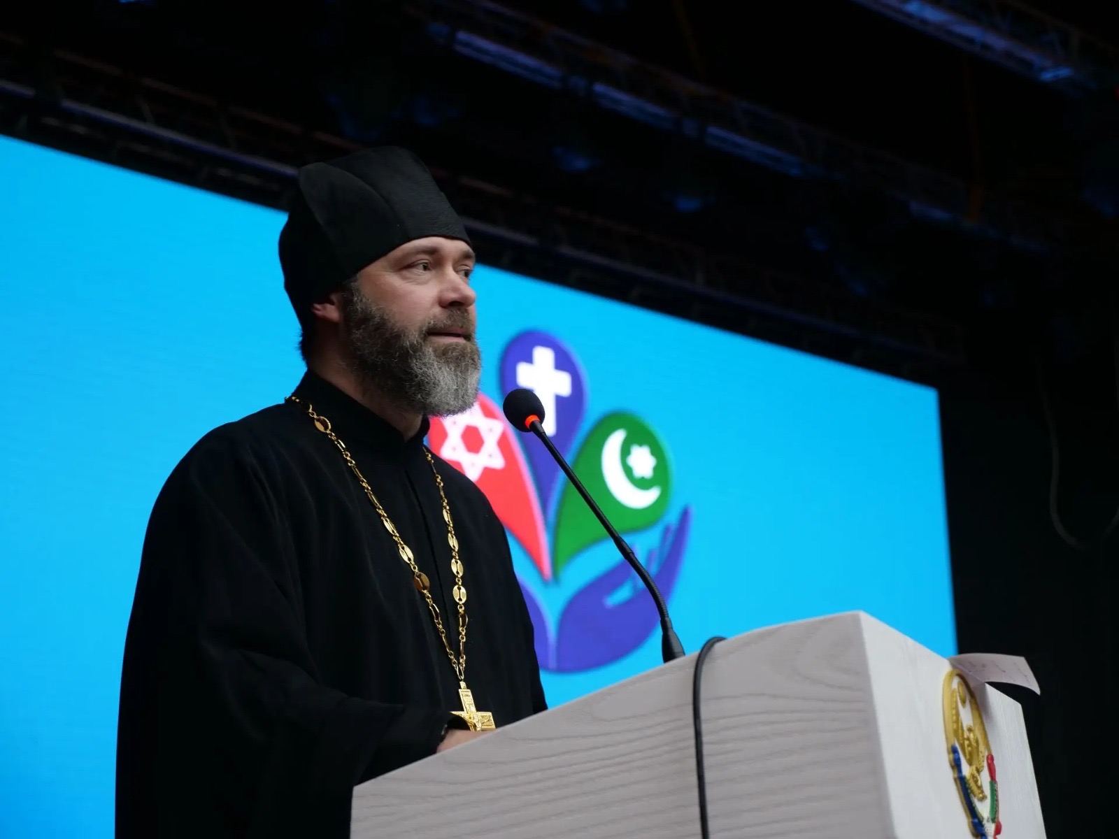 «Религия и мир». В Махачкале ведущие спикеры обсудили профилактику терроризма в молодежной среде