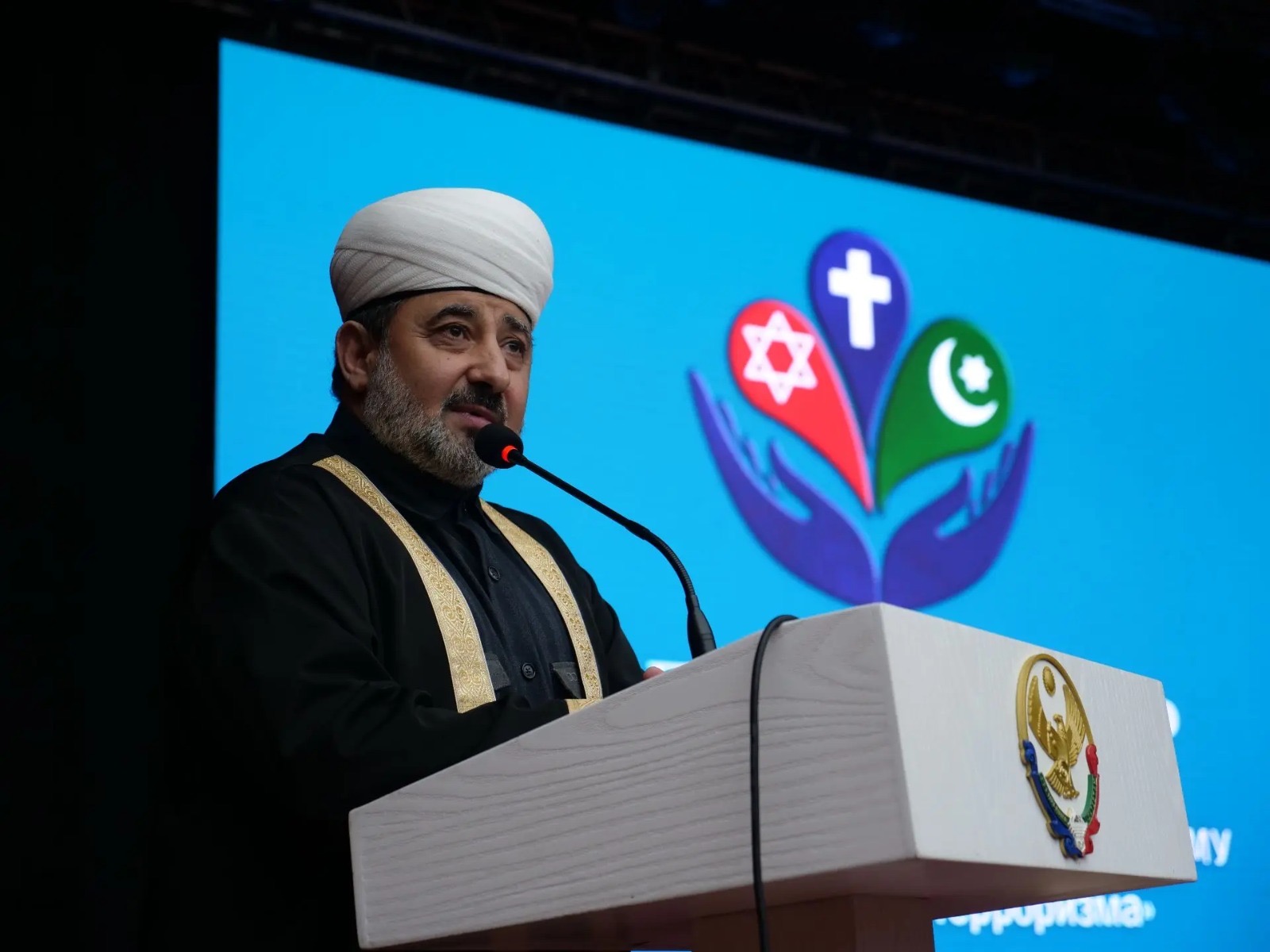 «Религия и мир». В Махачкале ведущие спикеры обсудили профилактику терроризма в молодежной среде