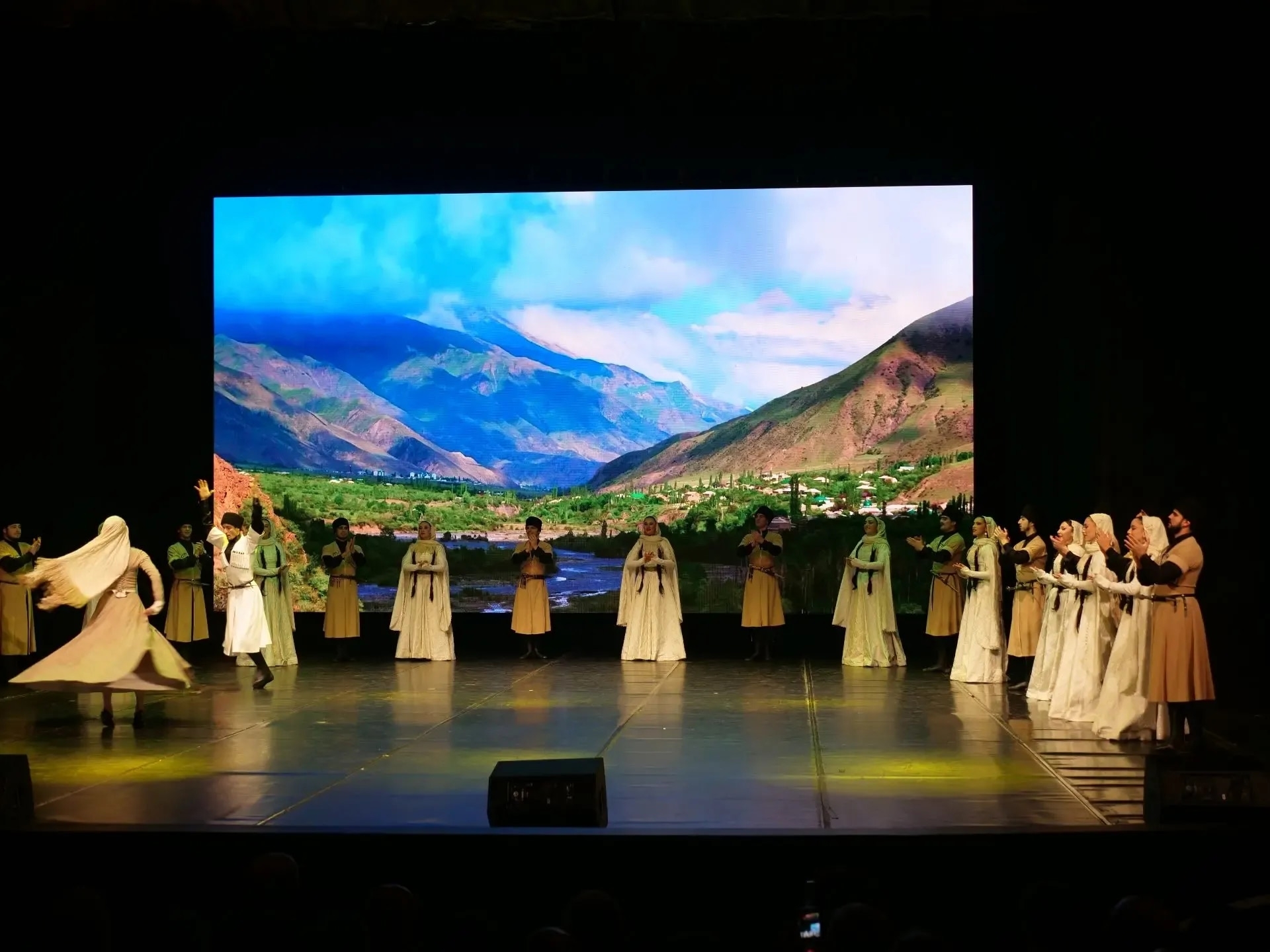 Темирлан Абуталимов поздравил сотрудников налоговой службы с 35-летием УФНС России