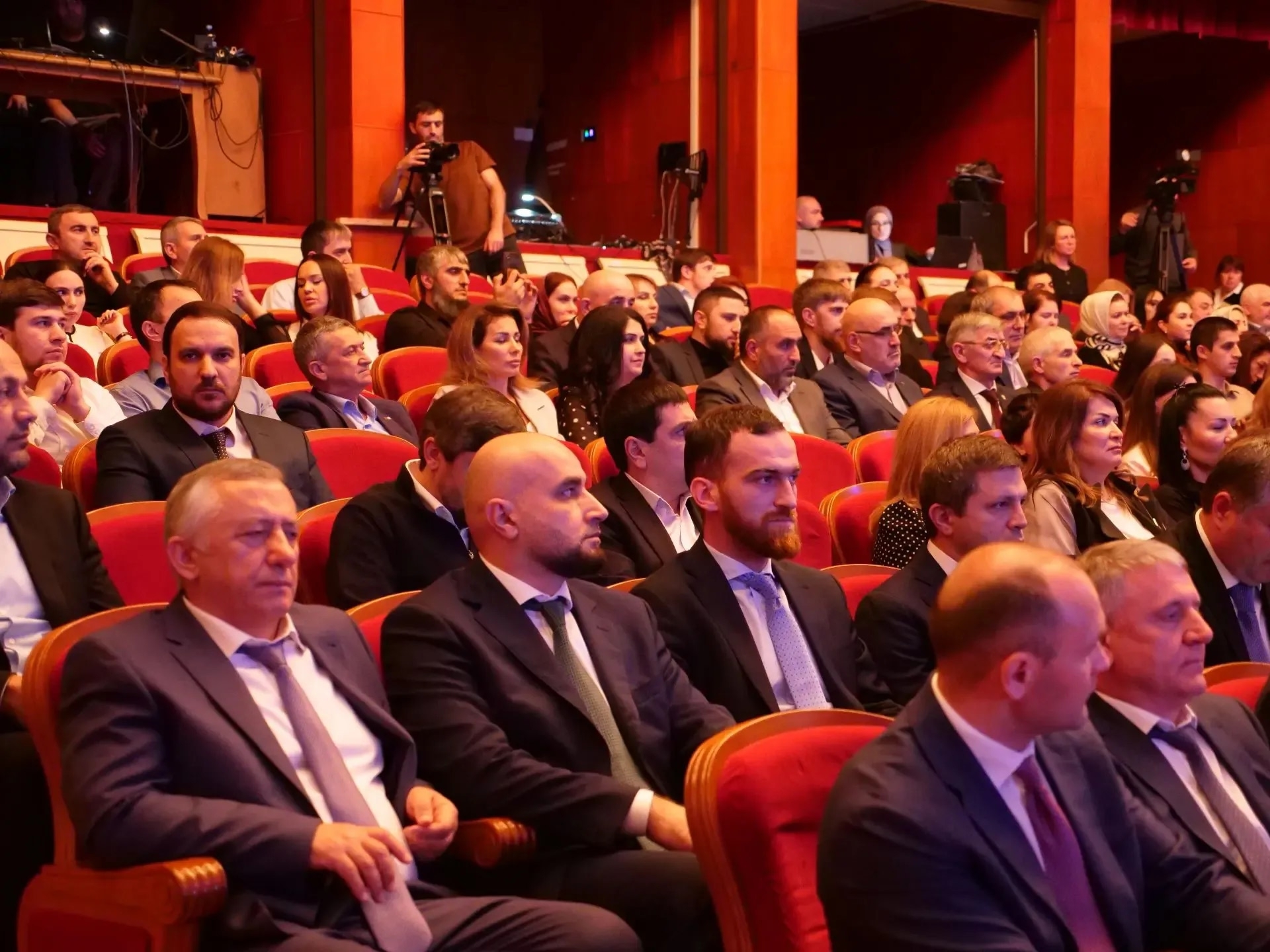 Темирлан Абуталимов поздравил сотрудников налоговой службы с 35-летием УФНС России