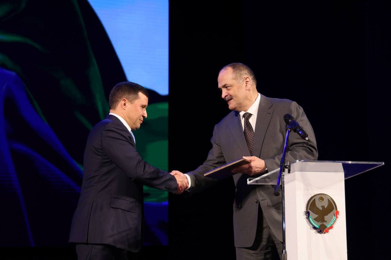 Темирлан Абуталимов поздравил сотрудников налоговой службы с 35-летием УФНС России