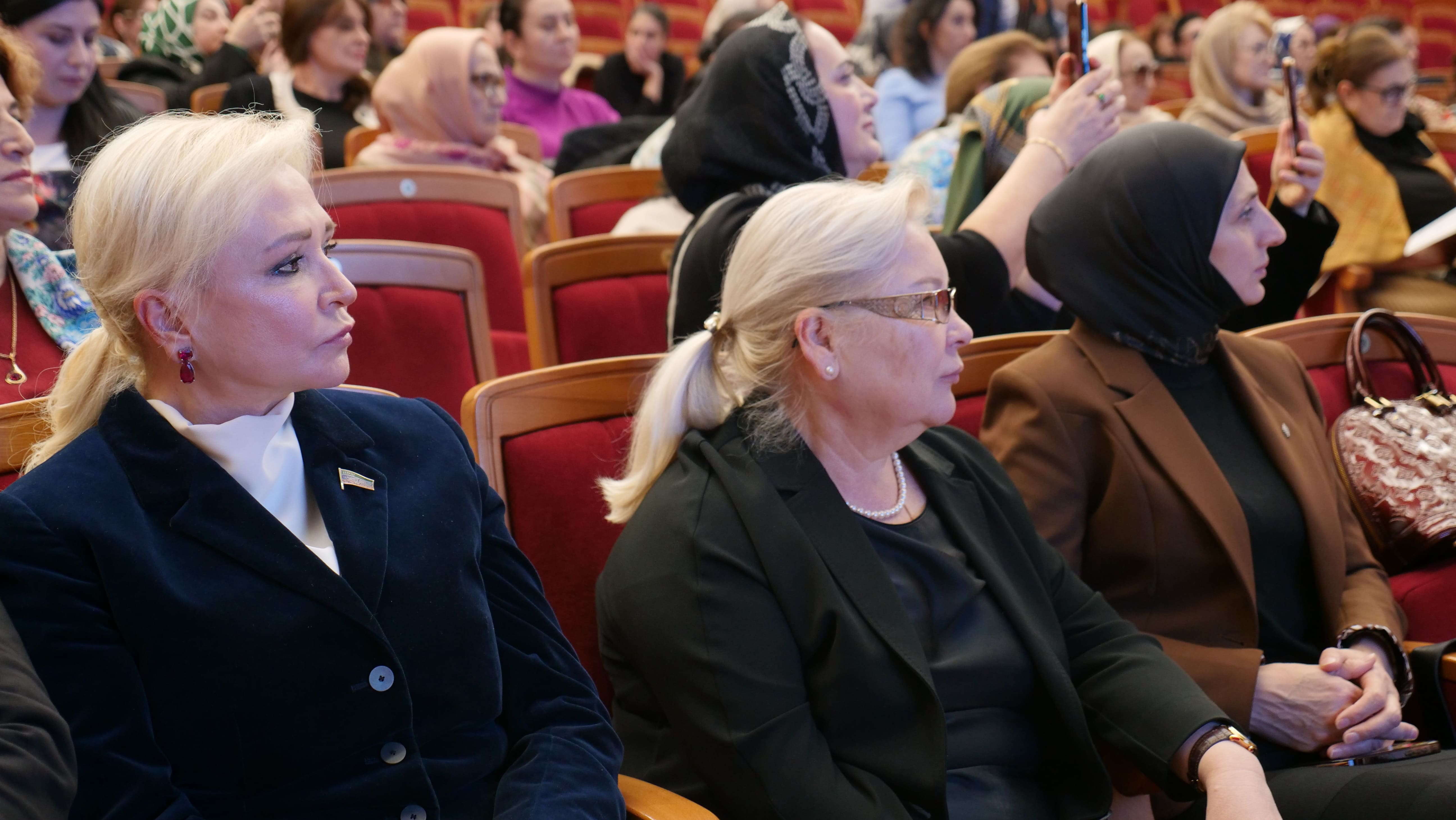 Хасайбат Валиева избрана председателем Союза женщин Дагестана