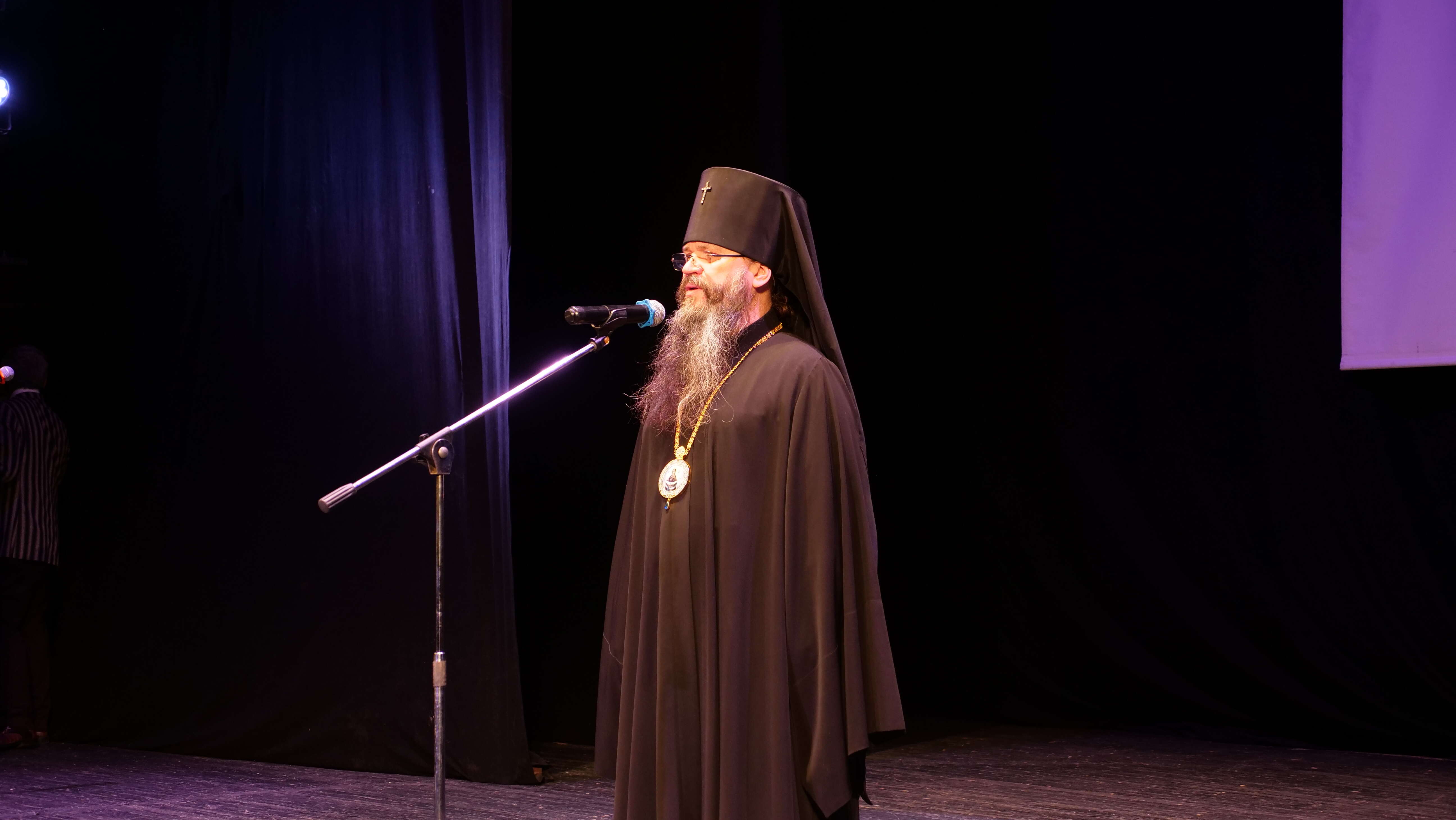 Темирлан Абуталимов поздравил сотрудников Республиканского центра русского языка и культуры с 10-летним юбилеем