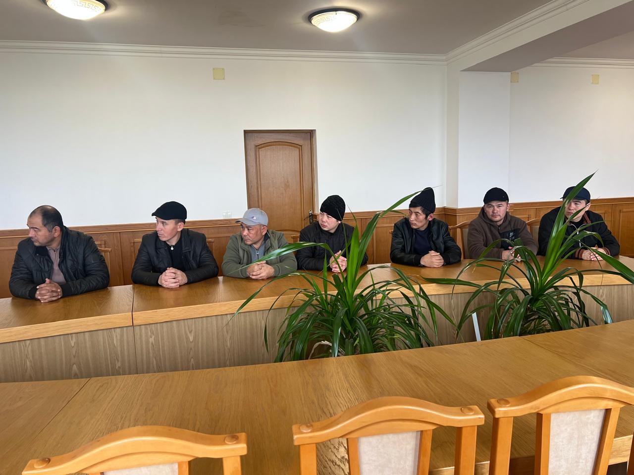 Иностранным гражданам, работающим в Новолакском районе, объяснили правила пребывания на территории России