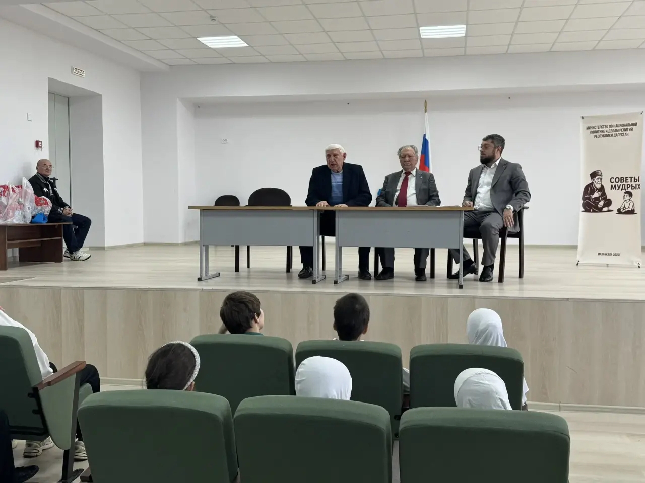 «Советы мудрых» получили школьники из Каспийска, Буйнакска, Буйнакского и Кумторкалинского районов