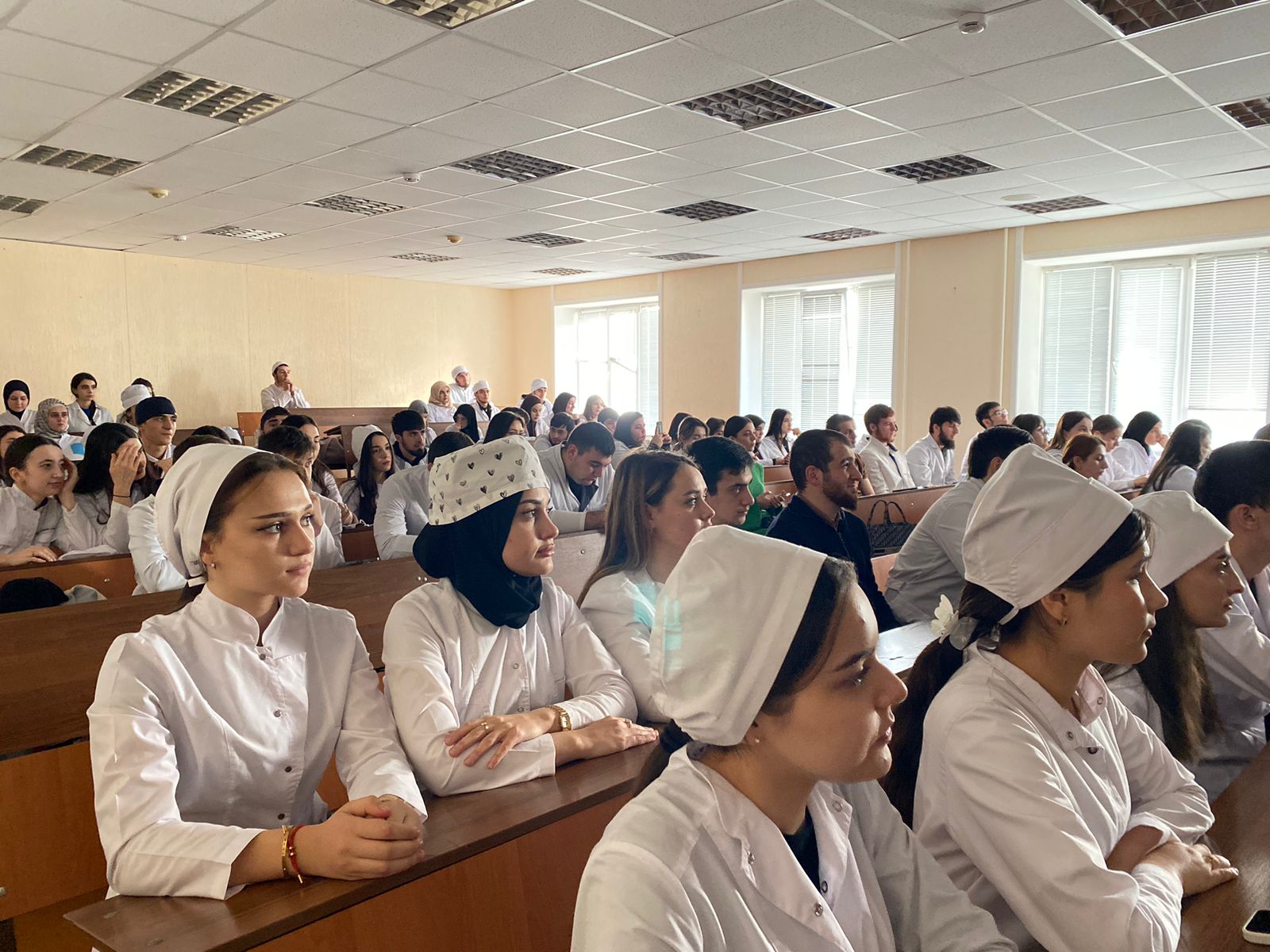 Представитель правительства Дагестана в Карачаево-Черкесии встретился со студентами Северо-Кавказской государственной академии