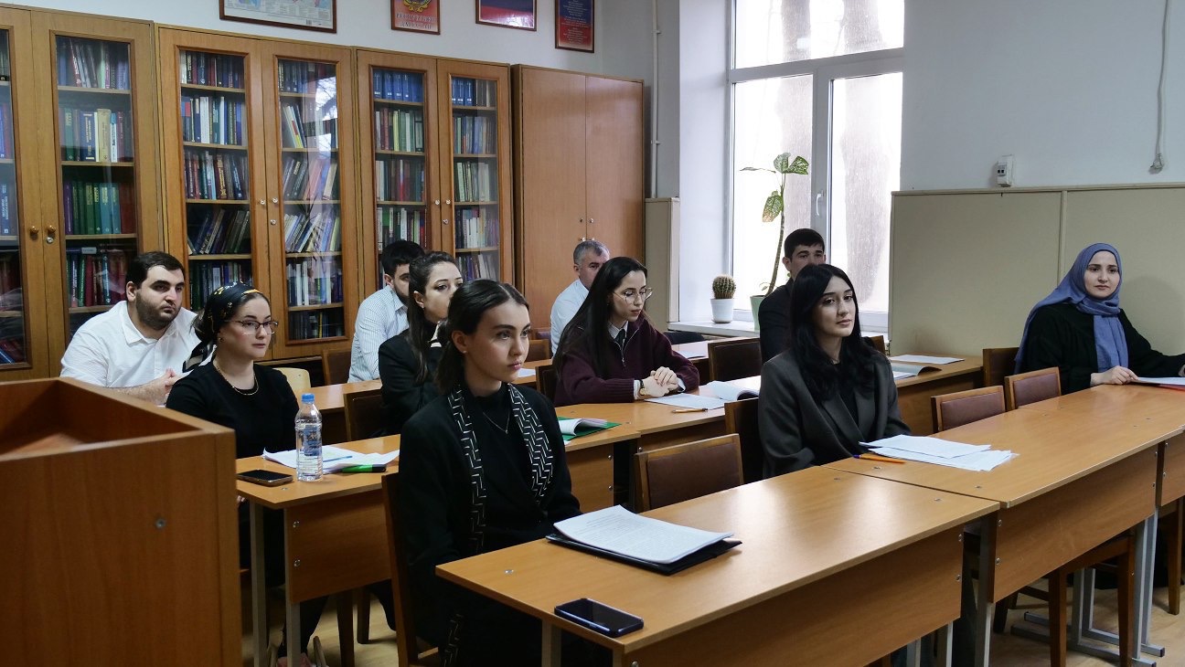 Темирлан Абуталимов принял участие в защите магистерских диссертаций в ДГУ
