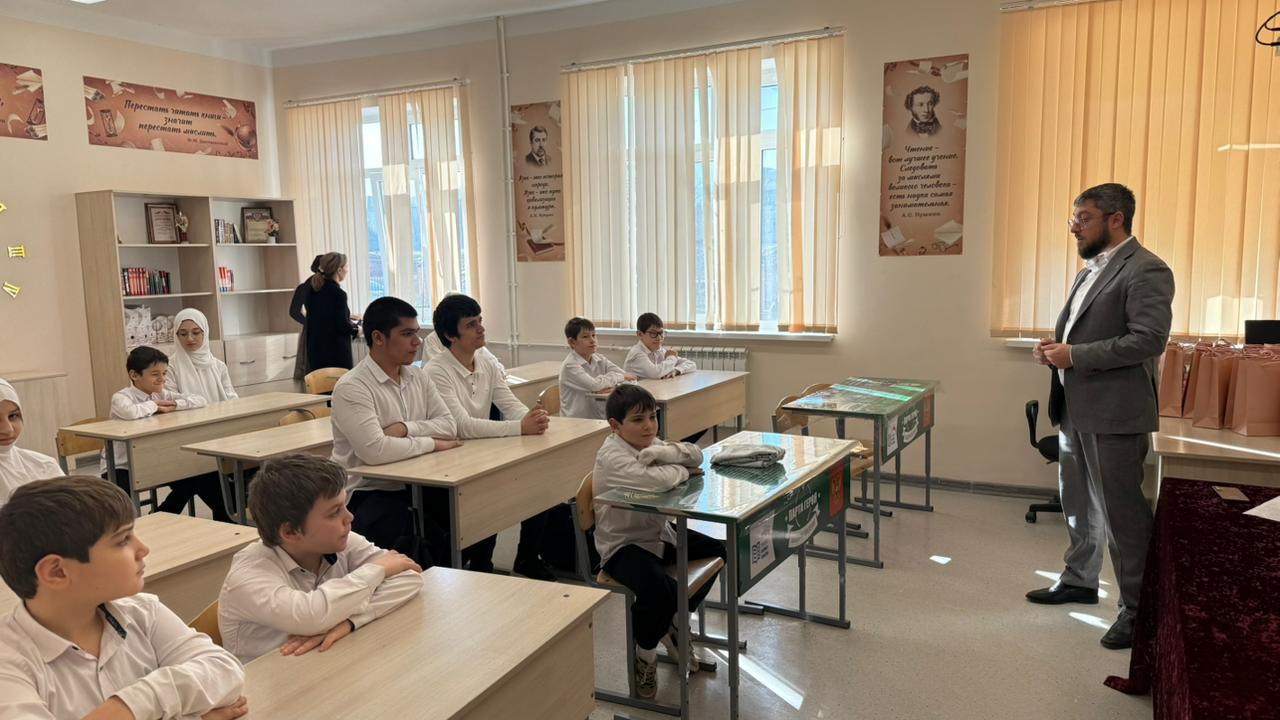 «Советы мудрых» от старейшин Дагестана услышали школьники Махачкалы