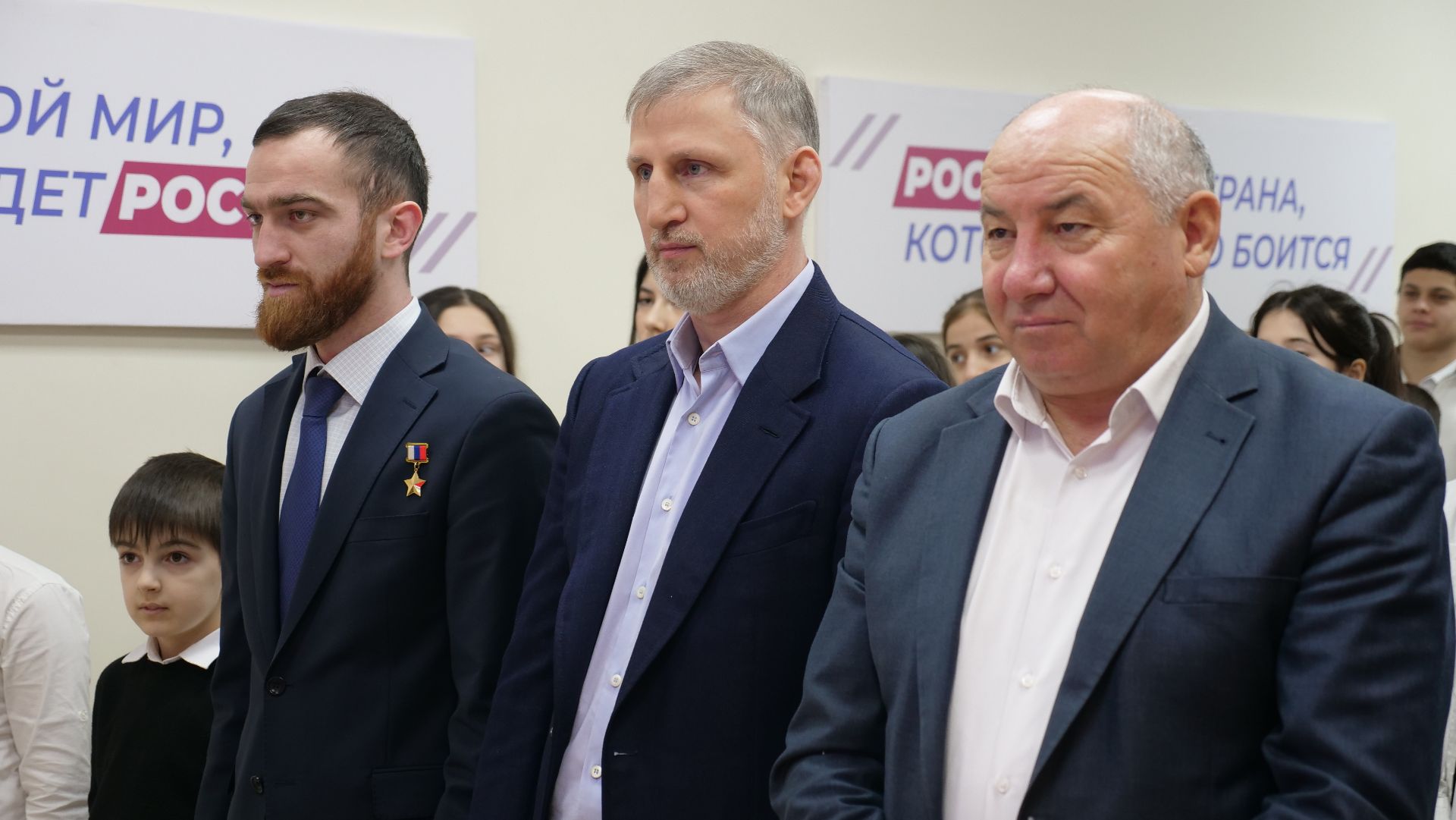 «Письма на фронт». Темирлан Абуталимов встретился с участниками патриотического проекта