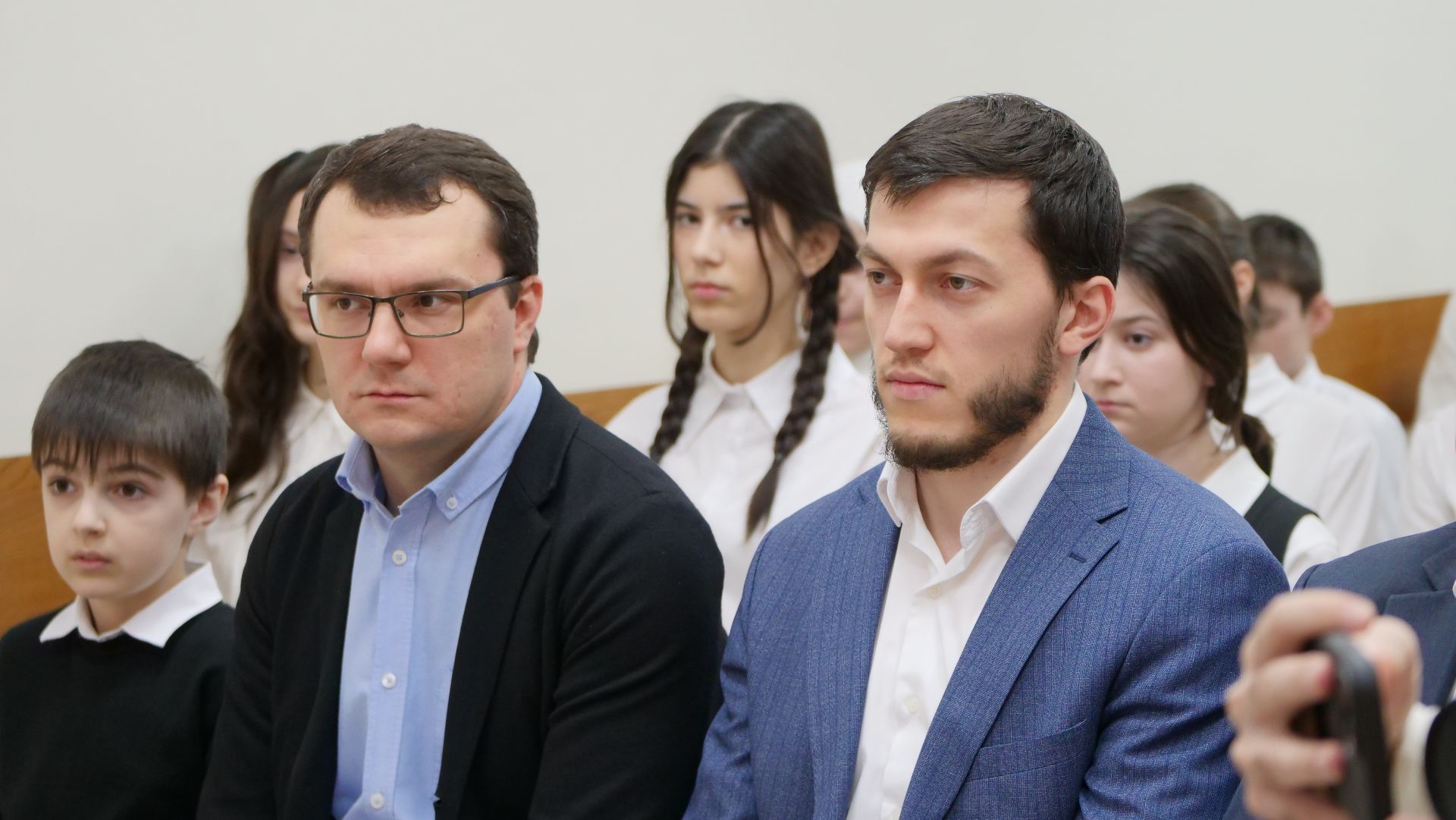 «Письма на фронт». Темирлан Абуталимов встретился с участниками патриотического проекта