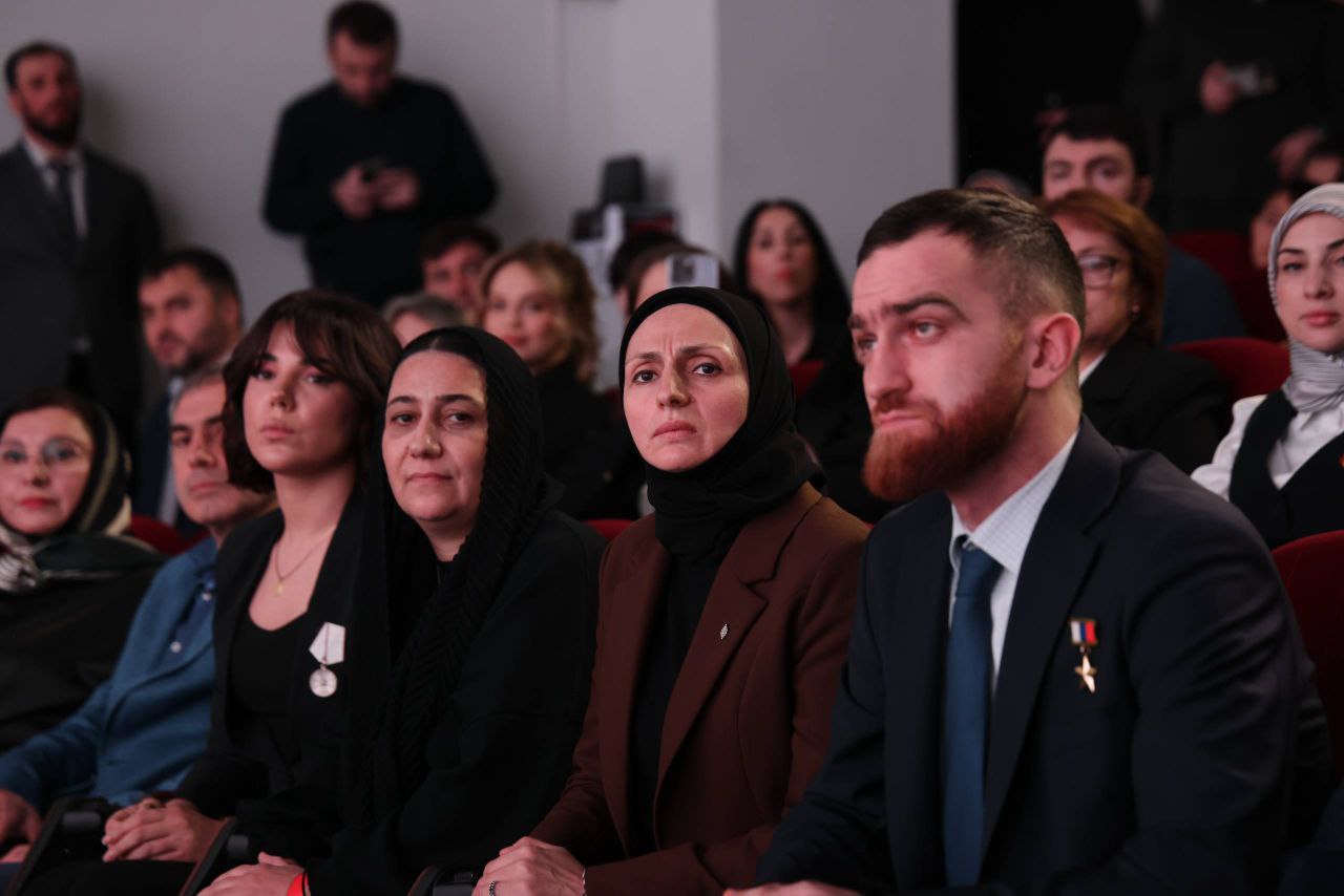 Темирлан Абуталимов посетил выставку «ВОВеки СВОи»