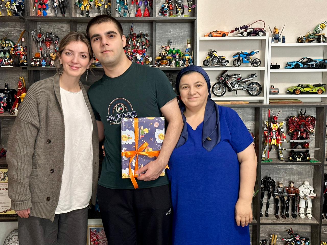 Сотрудники Миннаца Дагестана посетили семью участника СВО Арифа Рамазанова