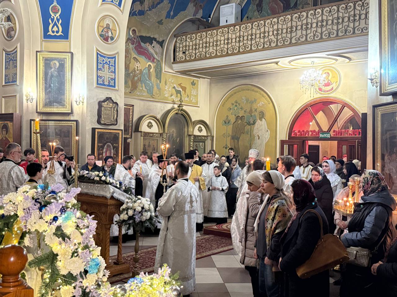 В Рождественский сочельник в Свято-Успенском кафедральном соборе Махачкалы прошло торжественное богослужение