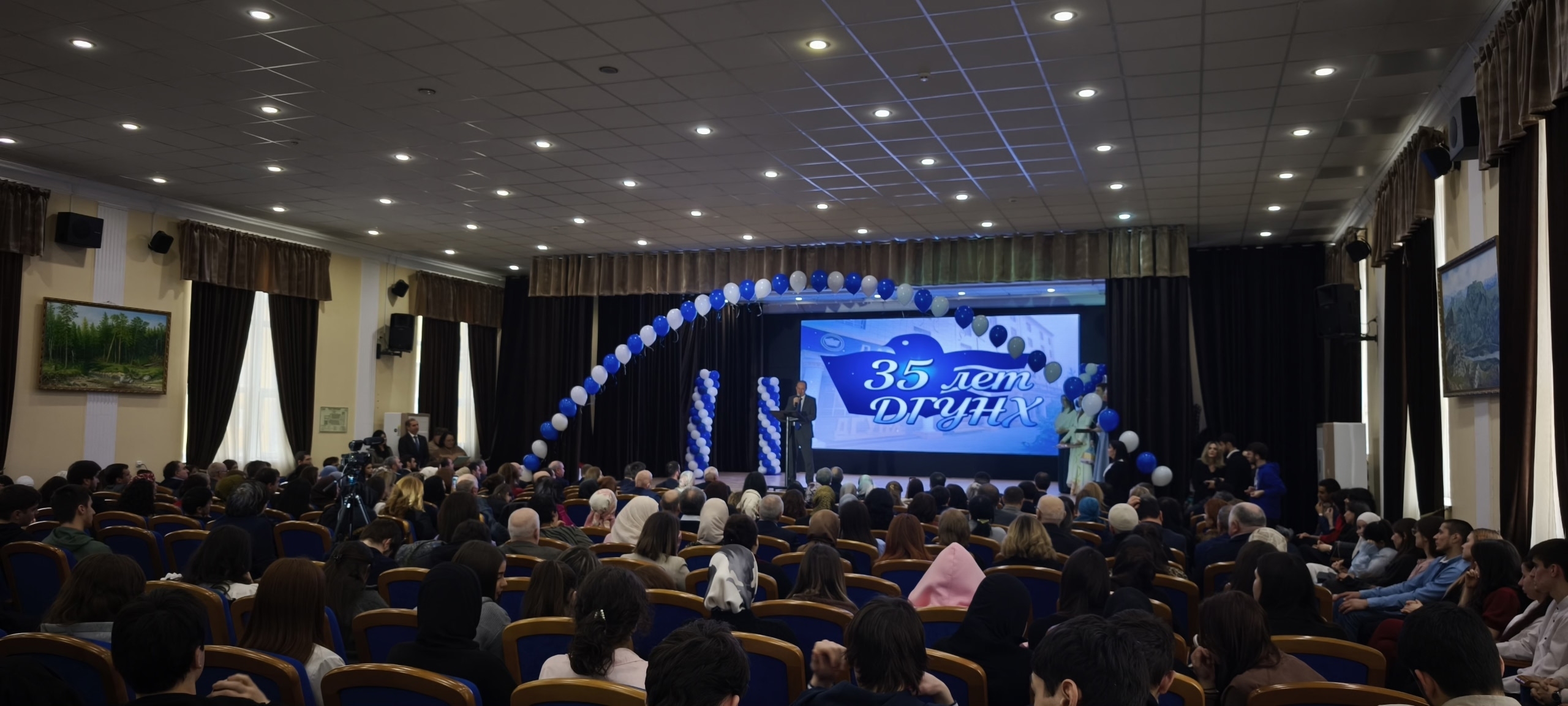 Темирлан Абуталимов поздравил ДГУНХ с юбилеем