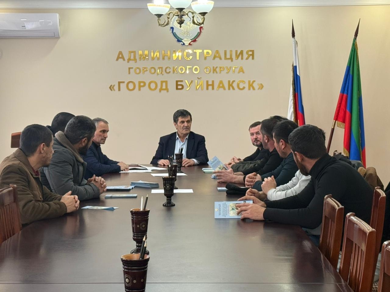 Для полного взаимопонимания: в Буйнакске прошла разъяснительная беседа с трудовыми мигрантами