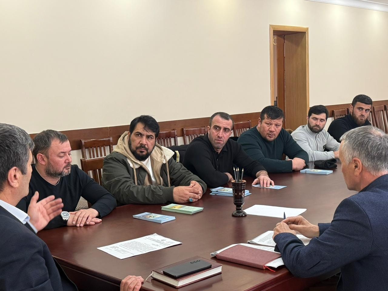 Для полного взаимопонимания: в Буйнакске прошла разъяснительная беседа с трудовыми мигрантами