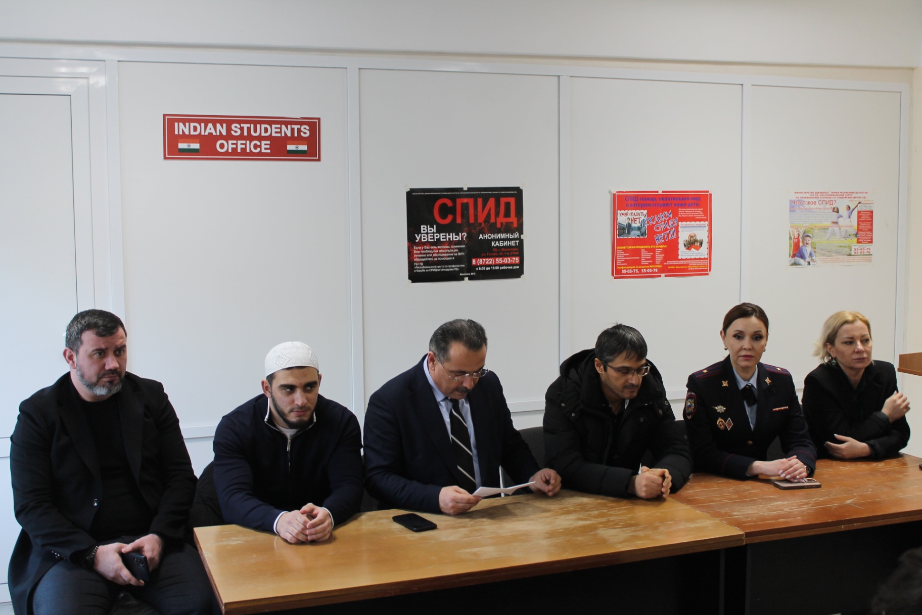 Миннац Дагестана провел беседу с иностранными студентами ДГМУ и ознакомились с условиями их проживания в студенческом общежитии