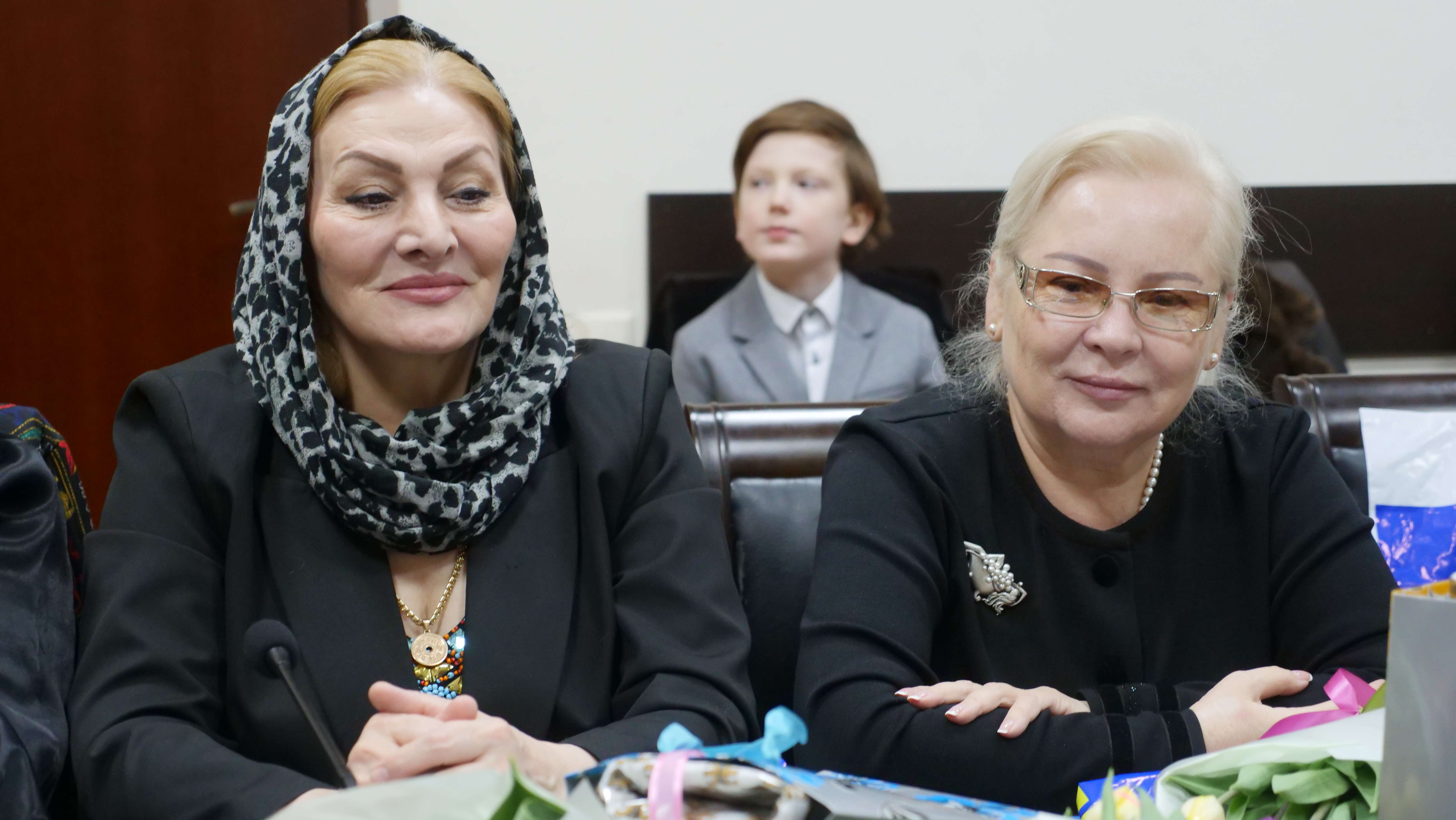 «В честь прекрасных дам» … Медаль «Слава матери защитника Отечества» вручили матерям участников СВО