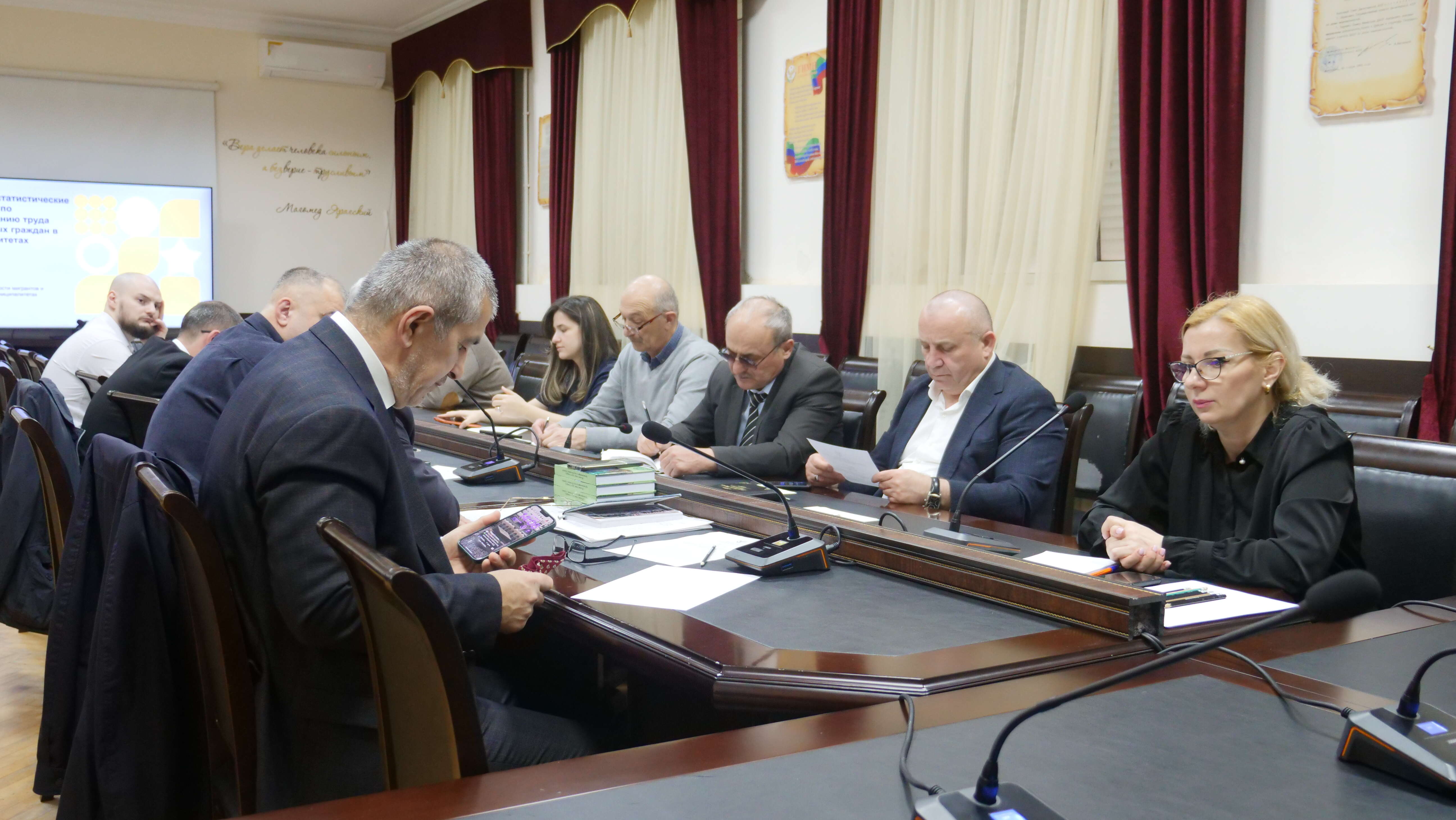 В Миннаце Дагестане обсудили, как помочь иностранным гражданам адаптироваться в республике