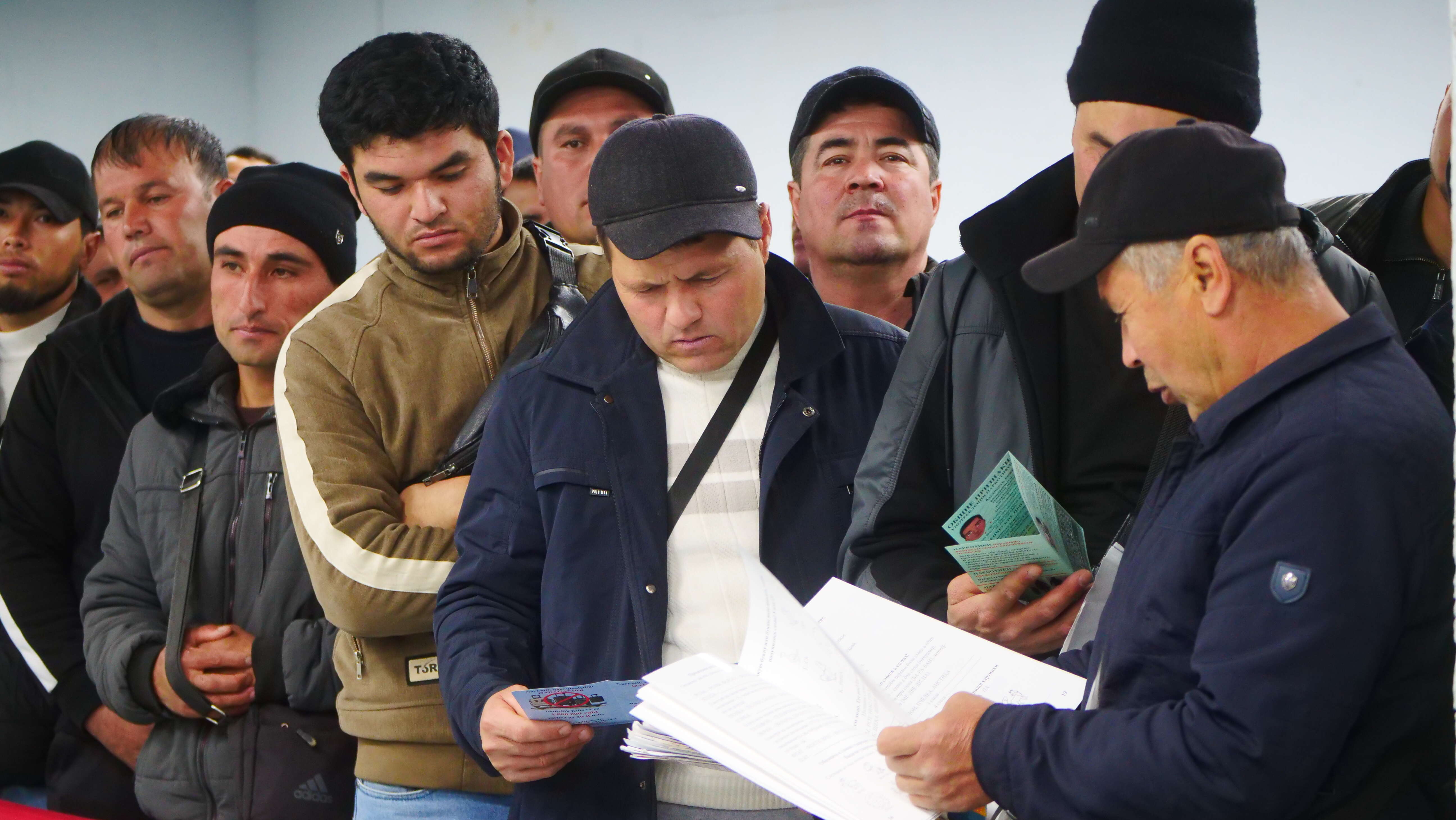 Миннац Дагестана: 720 трудовых мигрантов в республике ознакомили с правилами нахождения на территории России