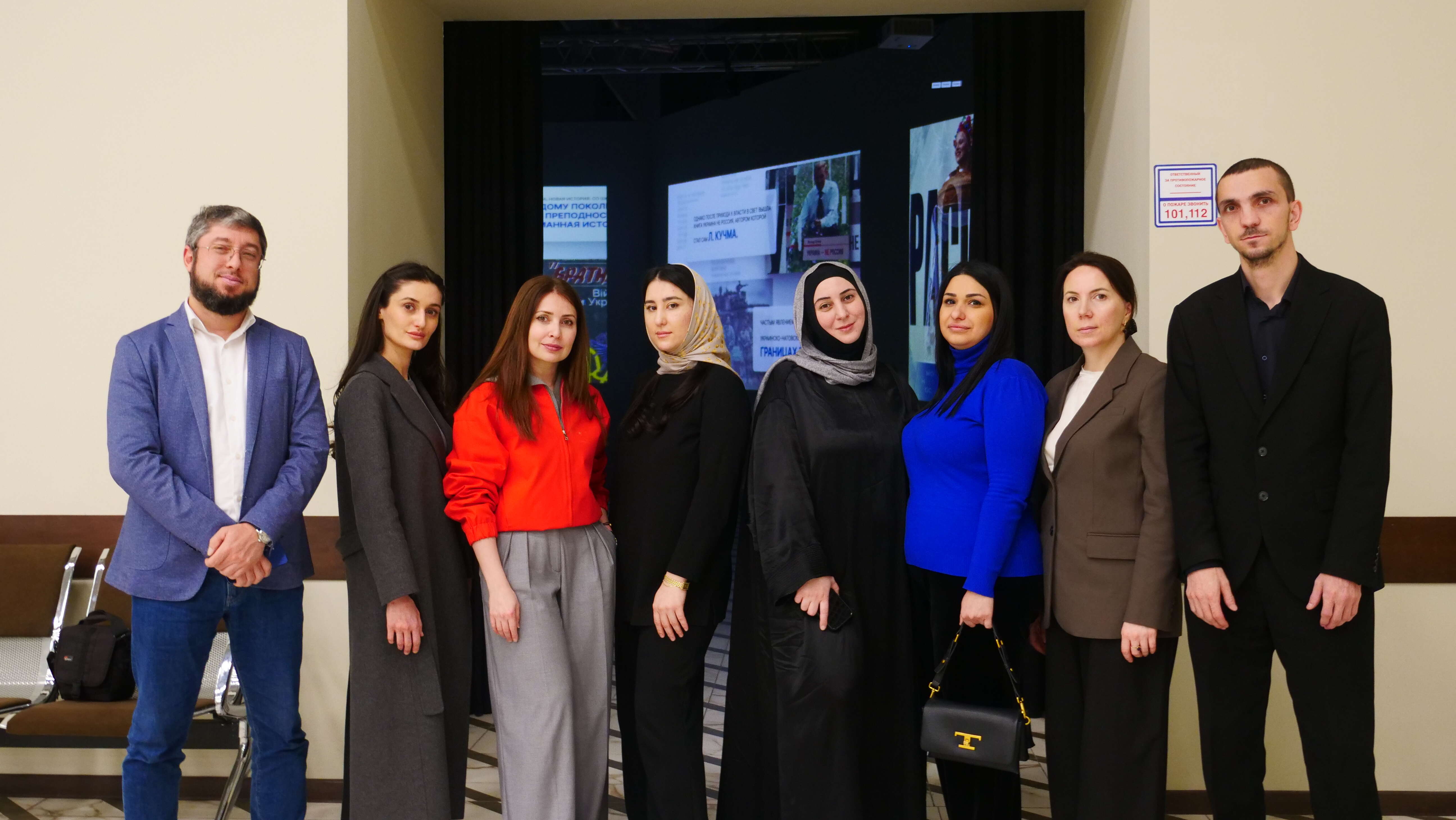 Коллектив Миннаца Дагестана посетил патриотическую мультимедийную выставку «Поколение героев»