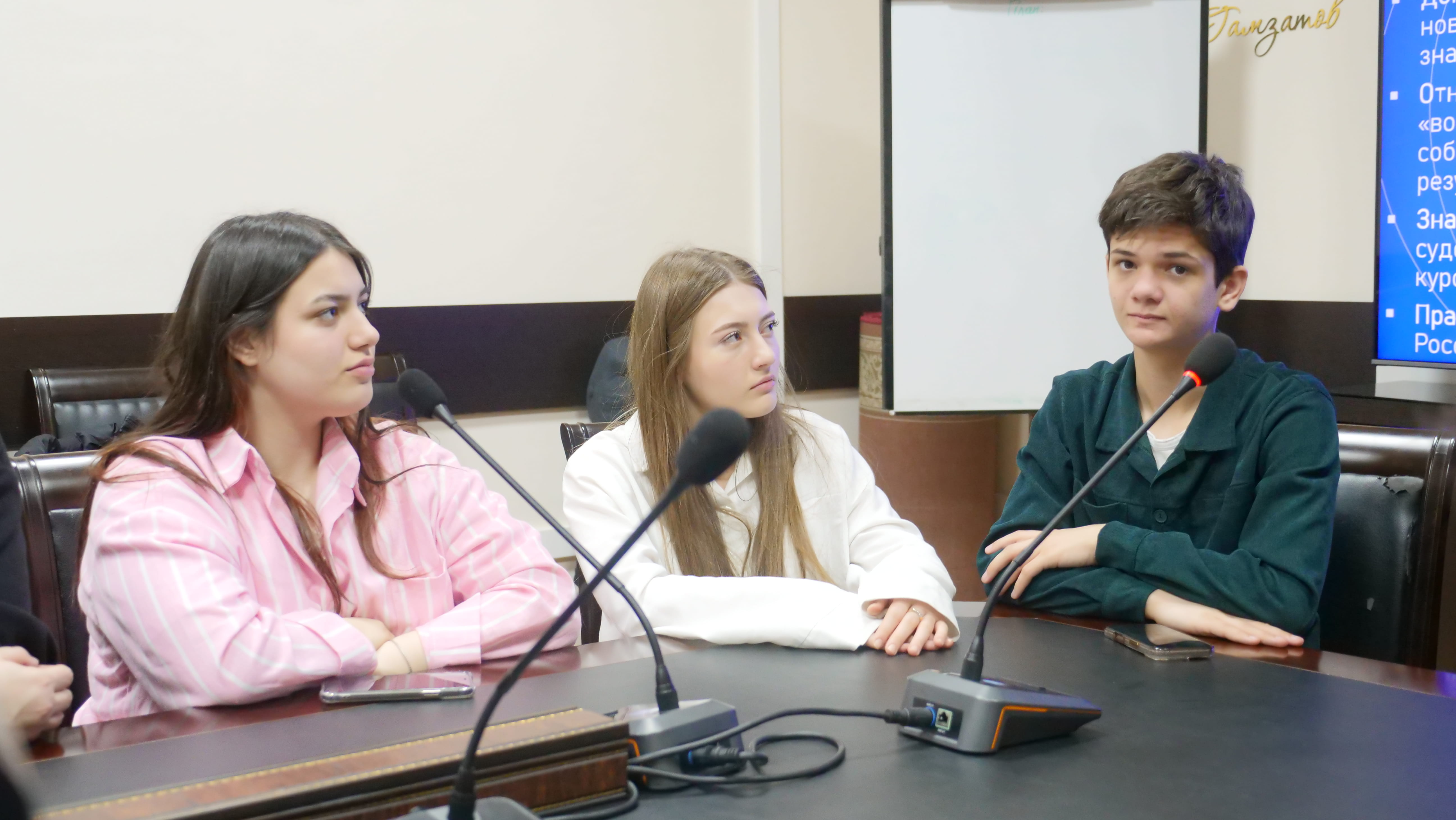 В Махачкале обсудили историческое значение для России присоединение Крыма и Севастополя