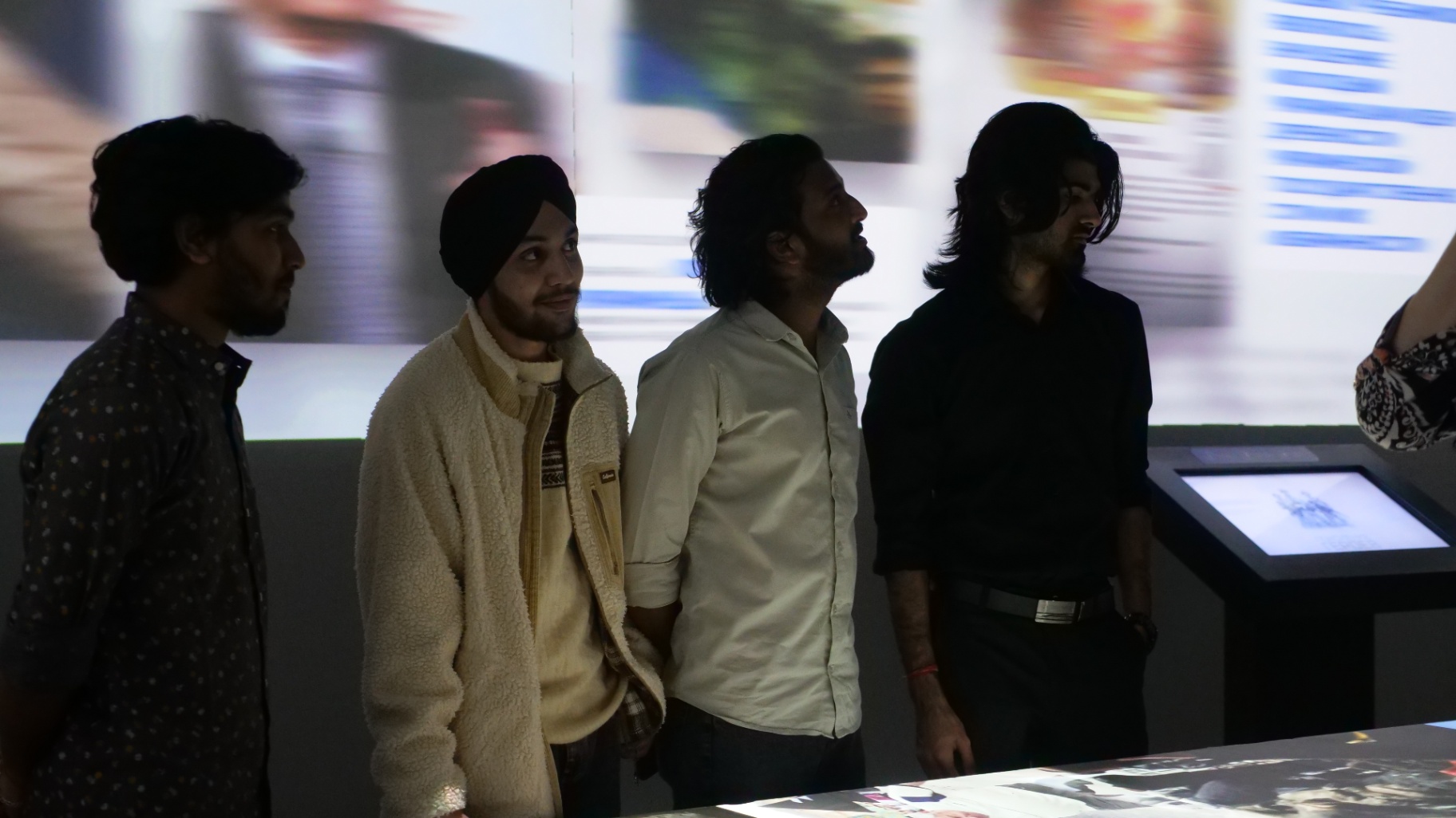 Задумались о военной карьере: как выставка «Поколение героев» повлияла на иностранных студентов в Дагестане