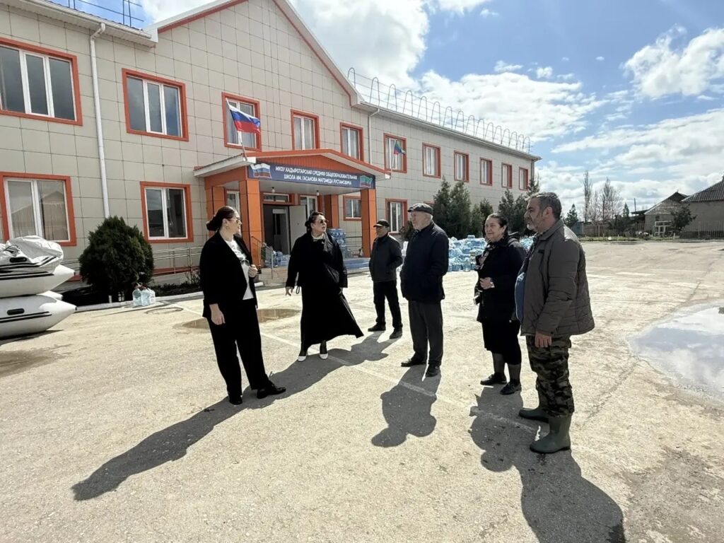 Гуманитарную помощь пострадавшим от паводков в Хасавюртовском районе оказал Союз женщин Дагестана