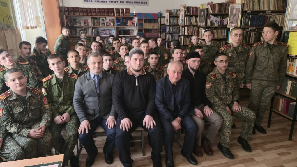 Служение Родине — честь и призвание: в Махачкале прошла встреча с кадетами