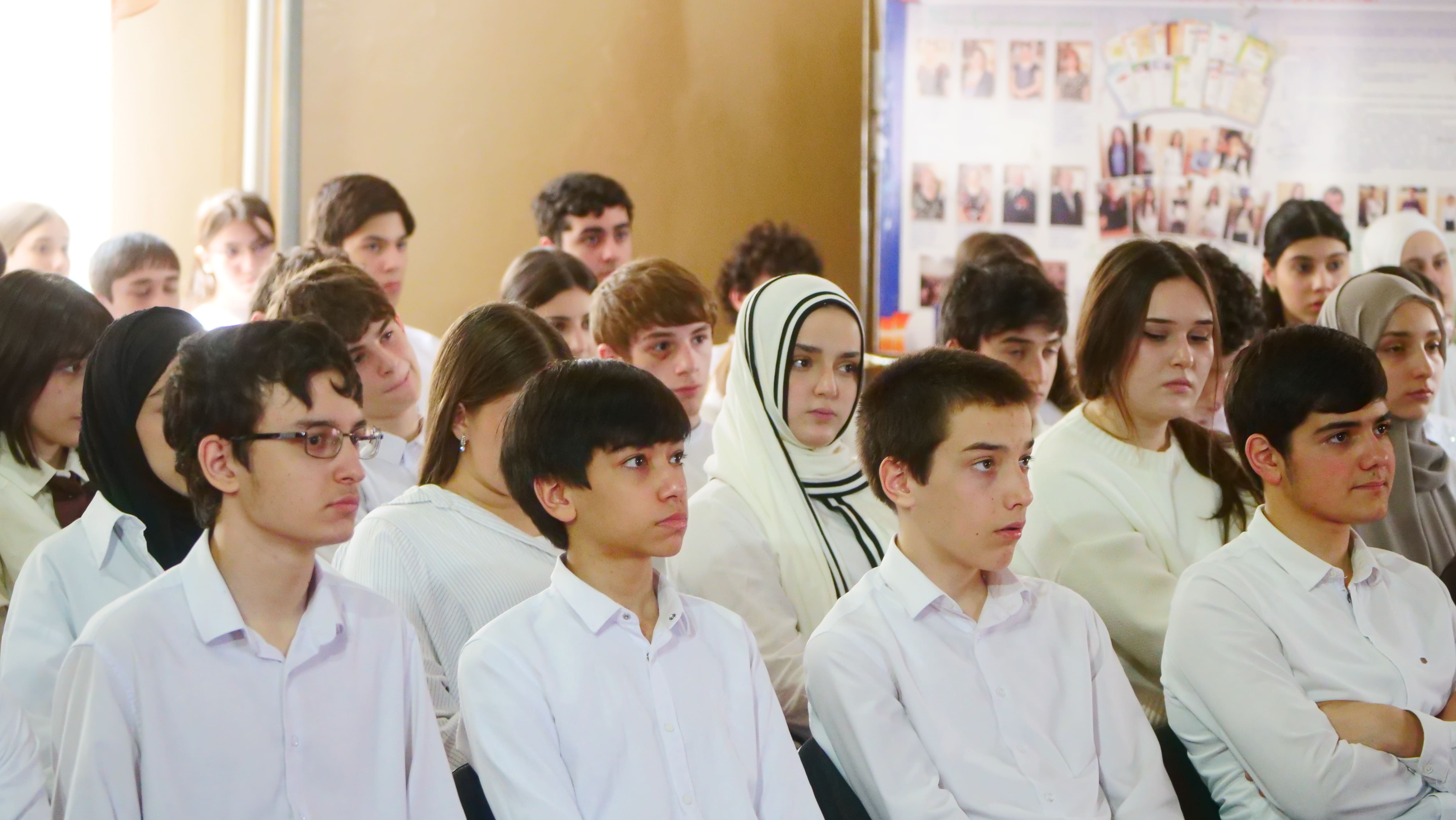 Диалог о безопасности и ответственности: в многопрофильном лицее №9 в Махачкале обсудили профилактику правонарушений и вопросы гражданского воспитания