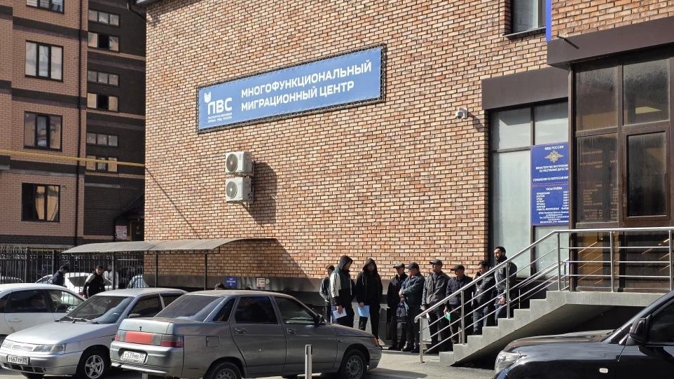 Законы и ответственность: 800 мигрантов приняли участие во встрече в Махачкале