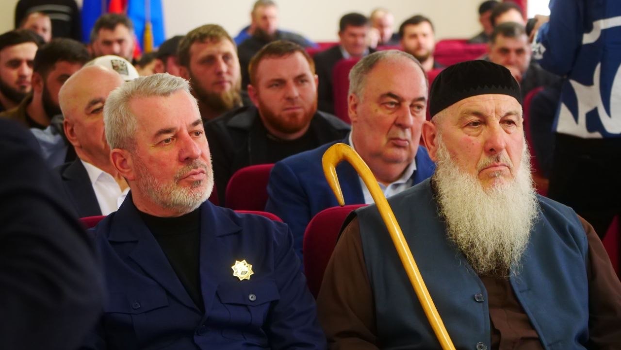 Помощь братского народа. Гуманитарная помощь доставлена в Хасавюртовский район из Чеченской Республики от руководителя региона, Героя России Рамзана Кадырова