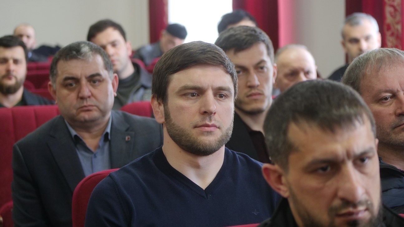 Помощь братского народа. Гуманитарная помощь доставлена в Хасавюртовский район из Чеченской Республики от руководителя региона, Героя России Рамзана Кадырова