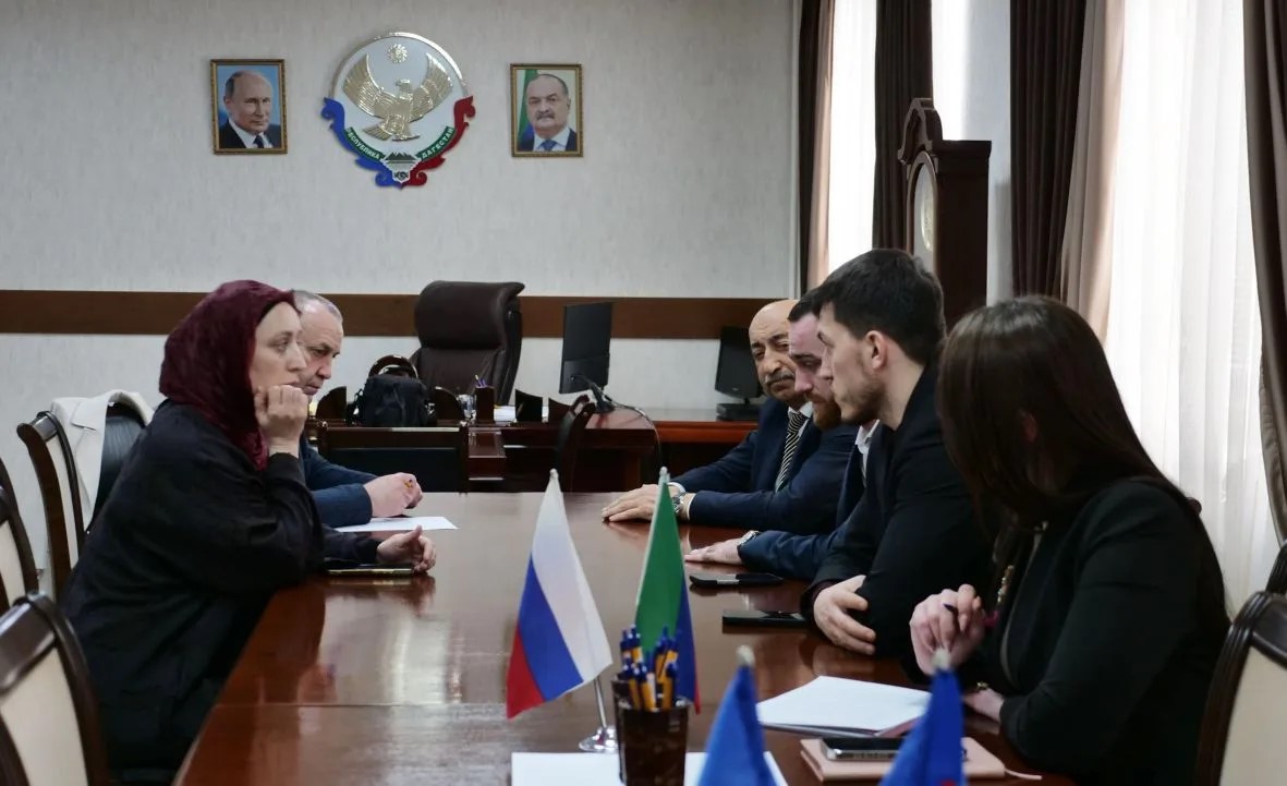 Обращения на контроле. Темирлан Абуталимов выслушал обращения жителей Кумторкалинского района