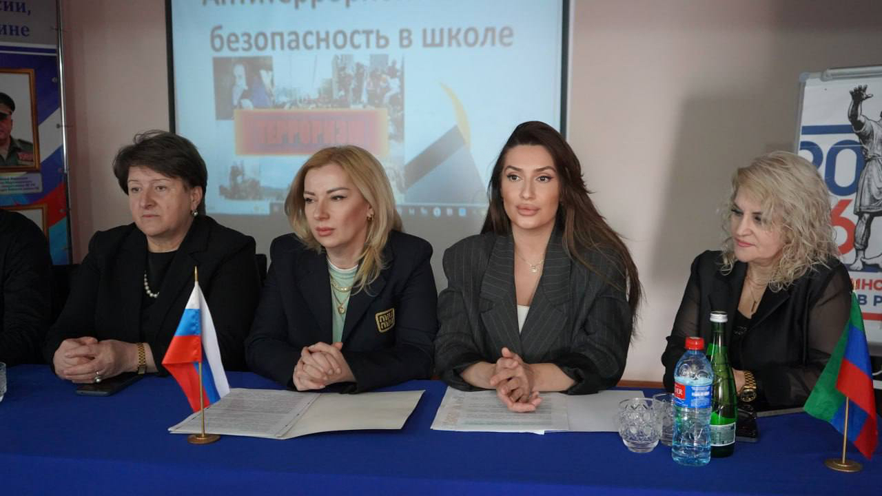 Более 100 школьников в Дагестанских Огнях приняли участие в открытом диалоге о патриотизме, единстве народов России и профилактике экстремизма