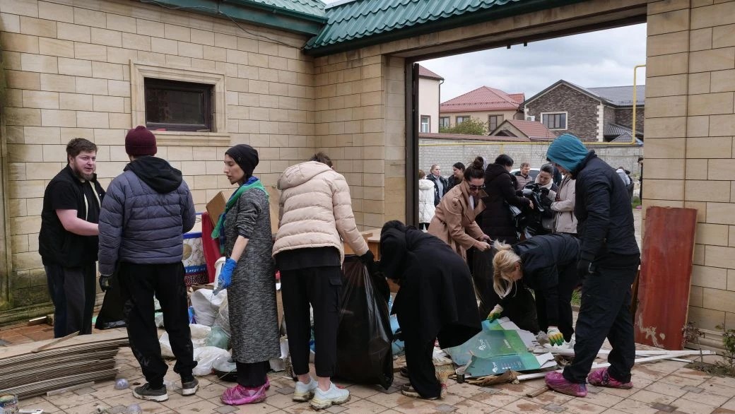 Наш вклад в дело чистоты! Коллектив Министерства по национальной политике и делам религий РД принял участие в масштабном субботнике