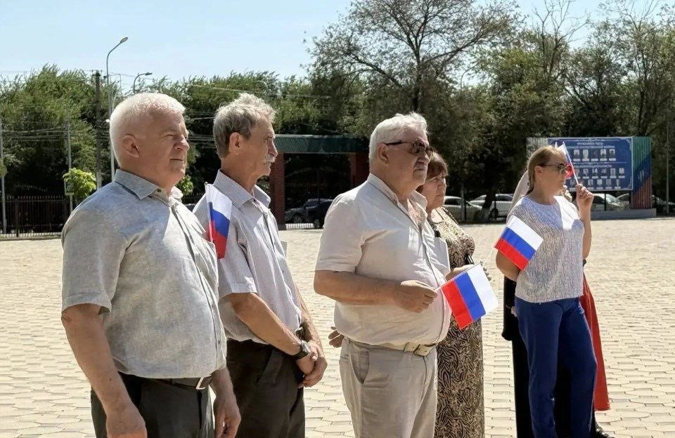 В Махачкале, Кизляре и Тарумовском районе День Государственного флага России объединил разные поколения дагестанцев