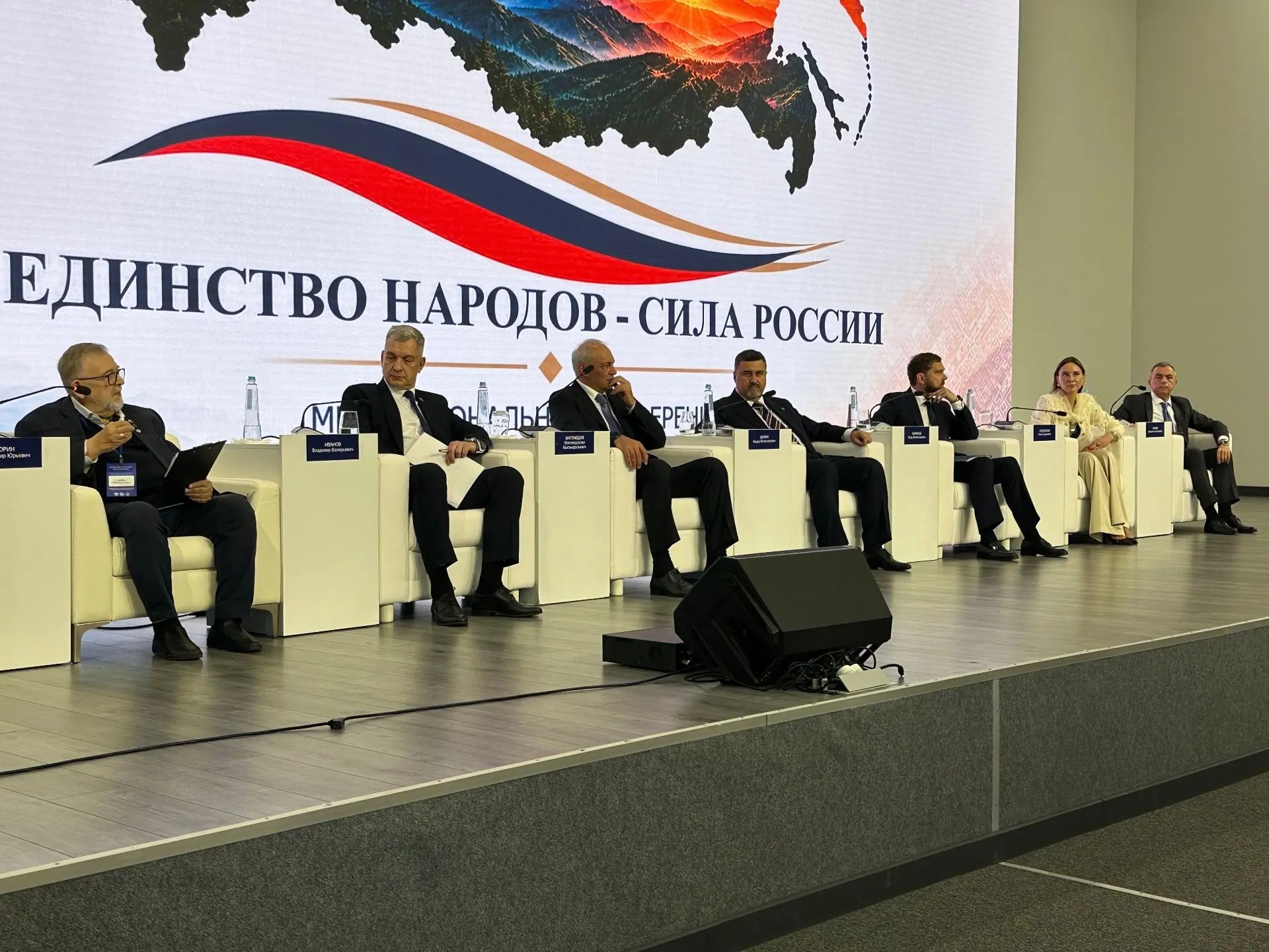 Народам России хорошо только тогда, когда они живут вместе.  Приоритеты государственной национальной политики России обсудили на пленарном заседании в Махачкале
